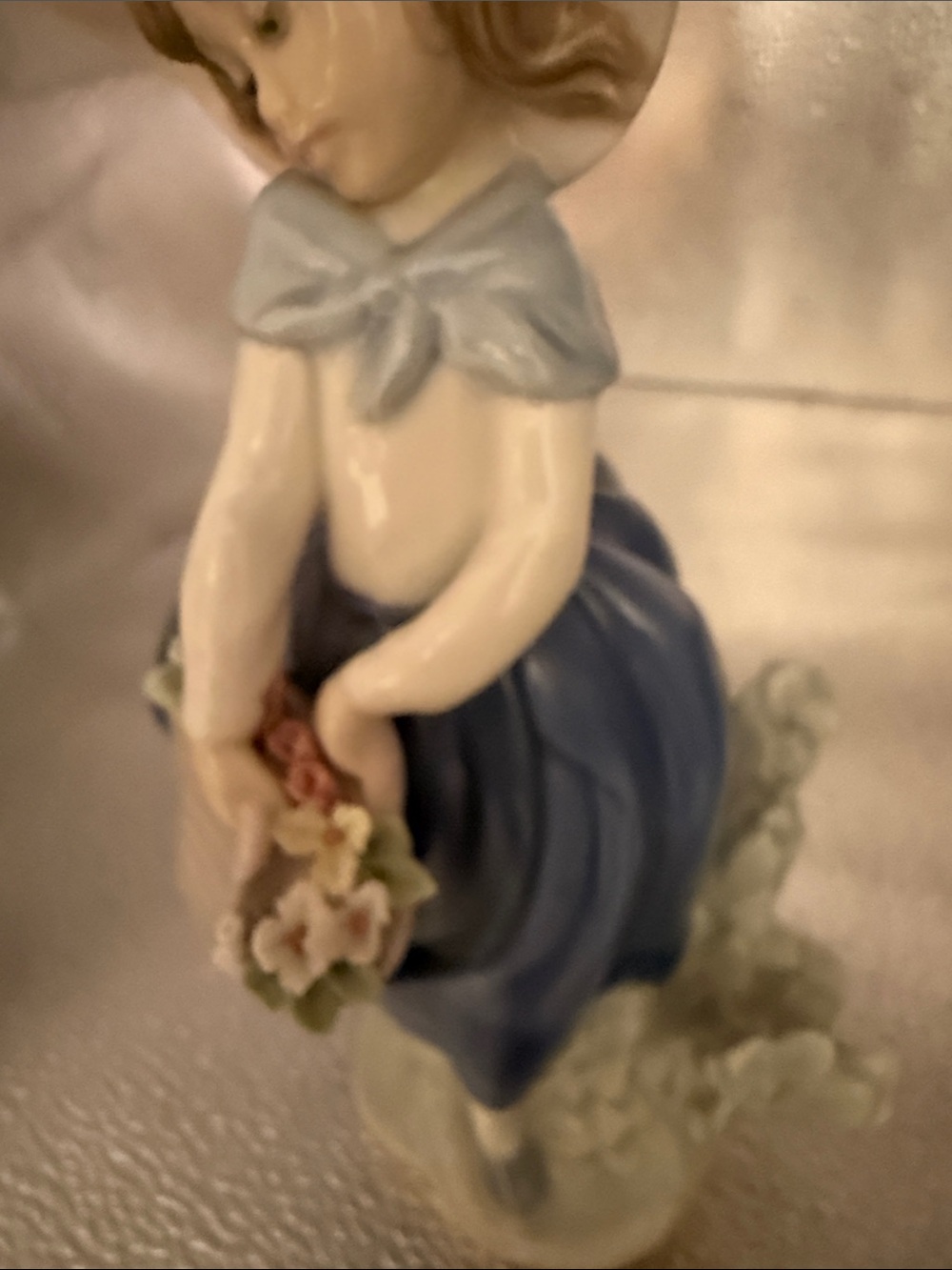 Lladro  Amazing Pretty Pickings Figurine - Picture 6 of 16